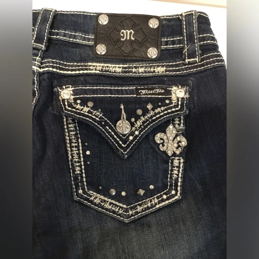 Buckle /Miss Me Women's Dark Indigo Rhinestone Embellished Bermudas